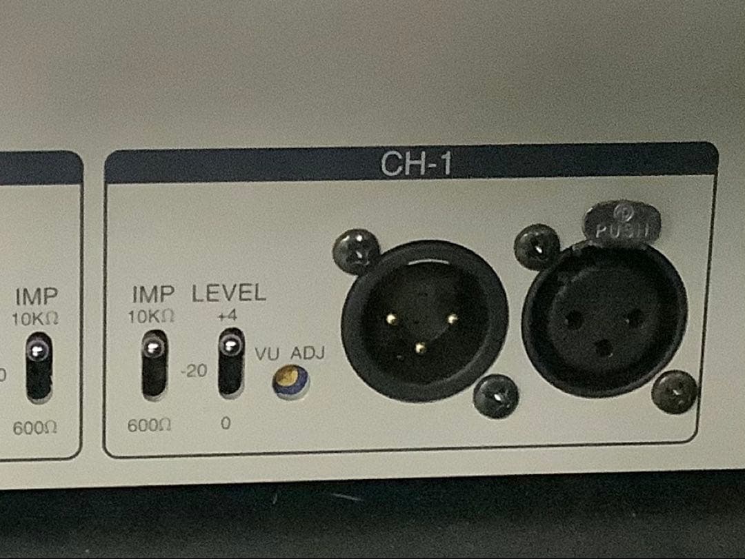 ヤマハ　アナログミキサーMV800 とVU メーター 6uラックのset