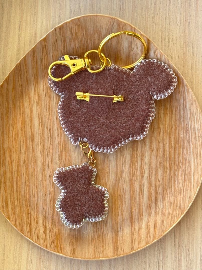 パグ　犬　刺繍　ブローチ　チャーム　ポーチ　ハンドメイド