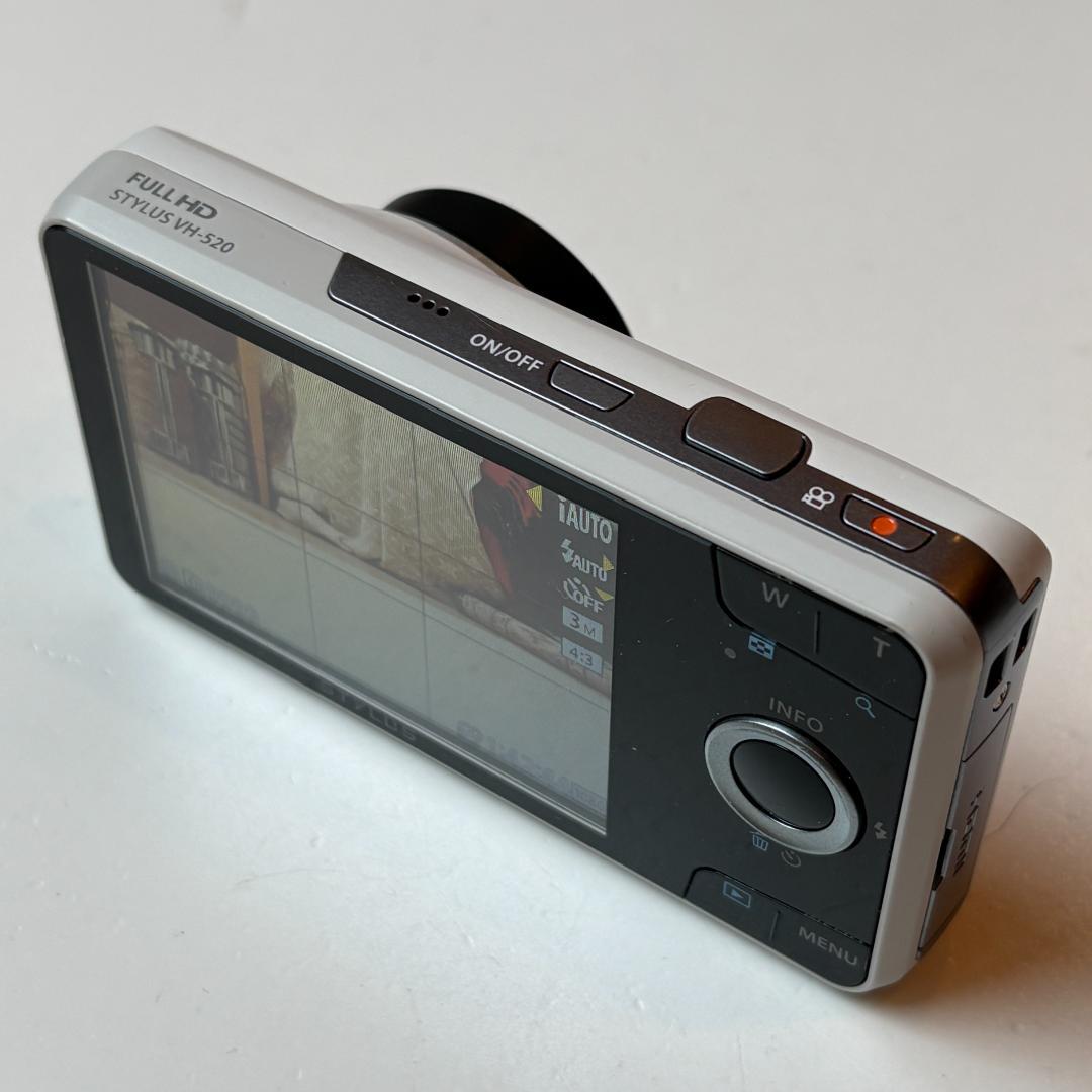 ☆OLYMPUS☆人気のホワイト色　10×WIDE　コンパクトデジタルカメラ