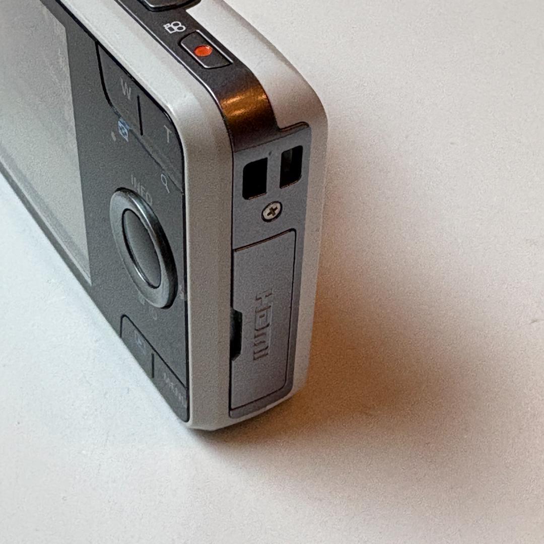 ☆OLYMPUS☆人気のホワイト色　10×WIDE　コンパクトデジタルカメラ