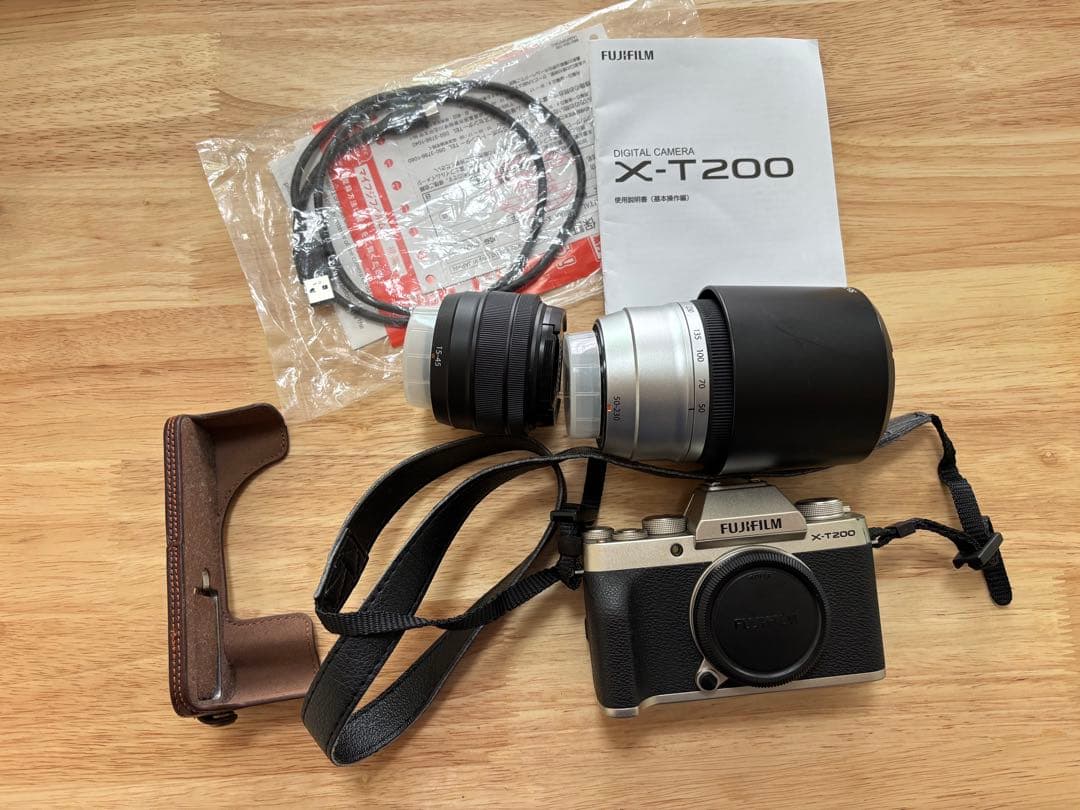 Fujifilm X-T200 ミラーレス一眼 本体