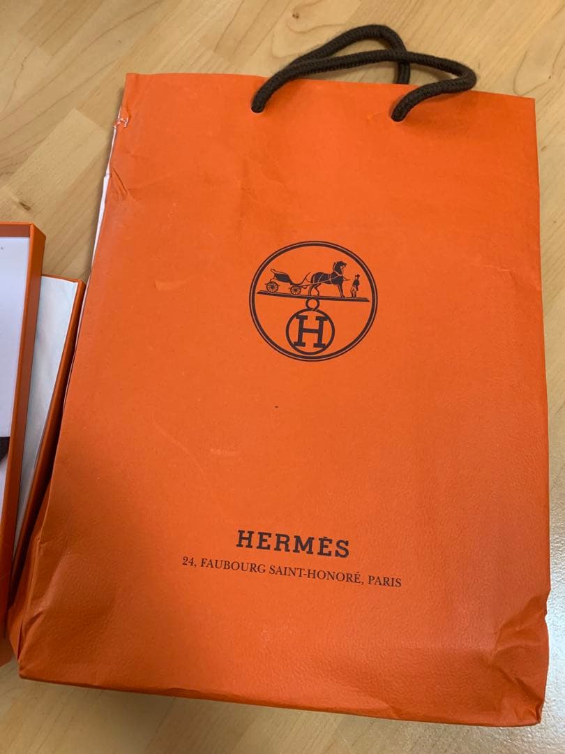 新品タグ付き！HERMESエルメス　上品なタオルハンカチ　ピンク、ホワイト