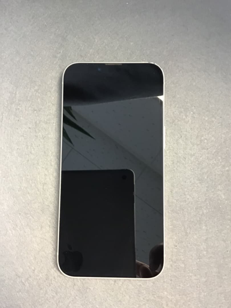 美品　国内版　SIMフリー　iPhone13 128GB スターライト色