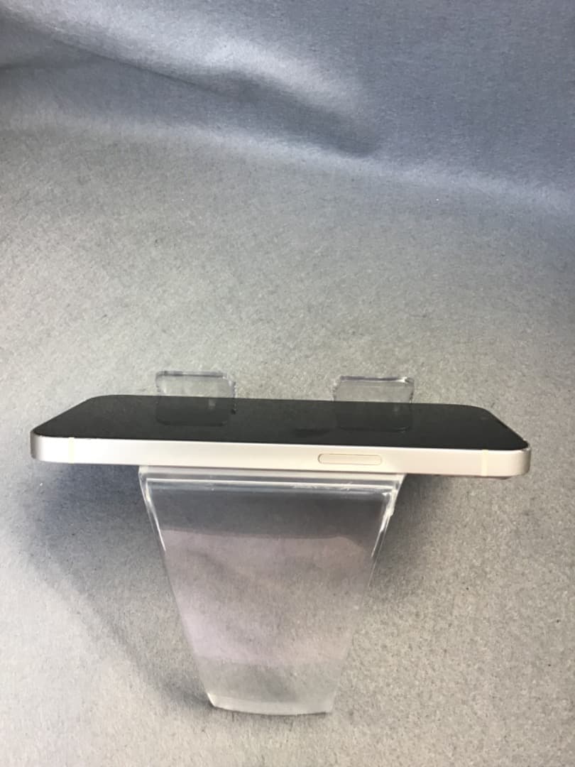 美品　国内版　SIMフリー　iPhone13 128GB スターライト色