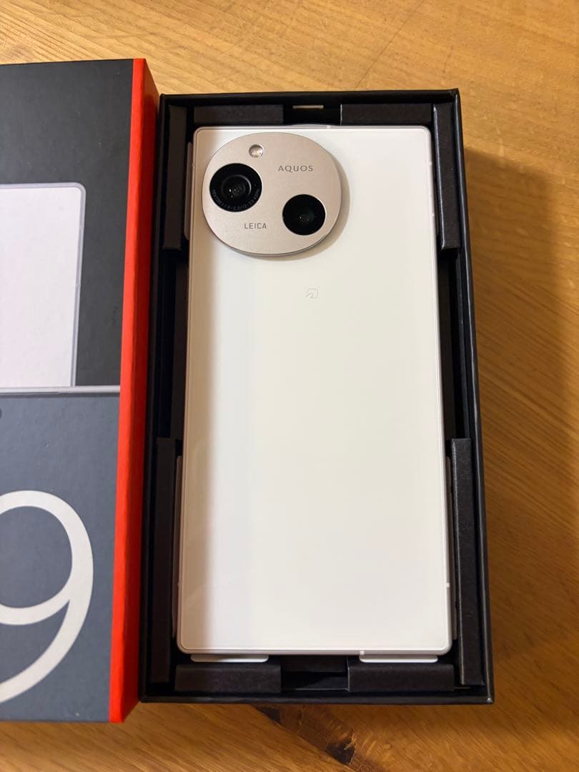 未使用品 docomo sh-51E AQUOS R9 ホワイト