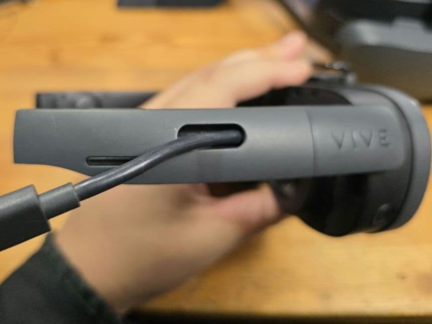 VIVE XR ELITE ツルにヒビあり　おまけ付き