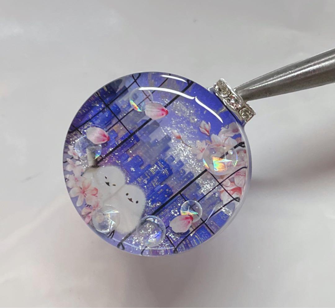 展示用/レジン/夜の街並みと窓辺のシマエナガ　桜　蓄光　オルゴナイトネックレス
