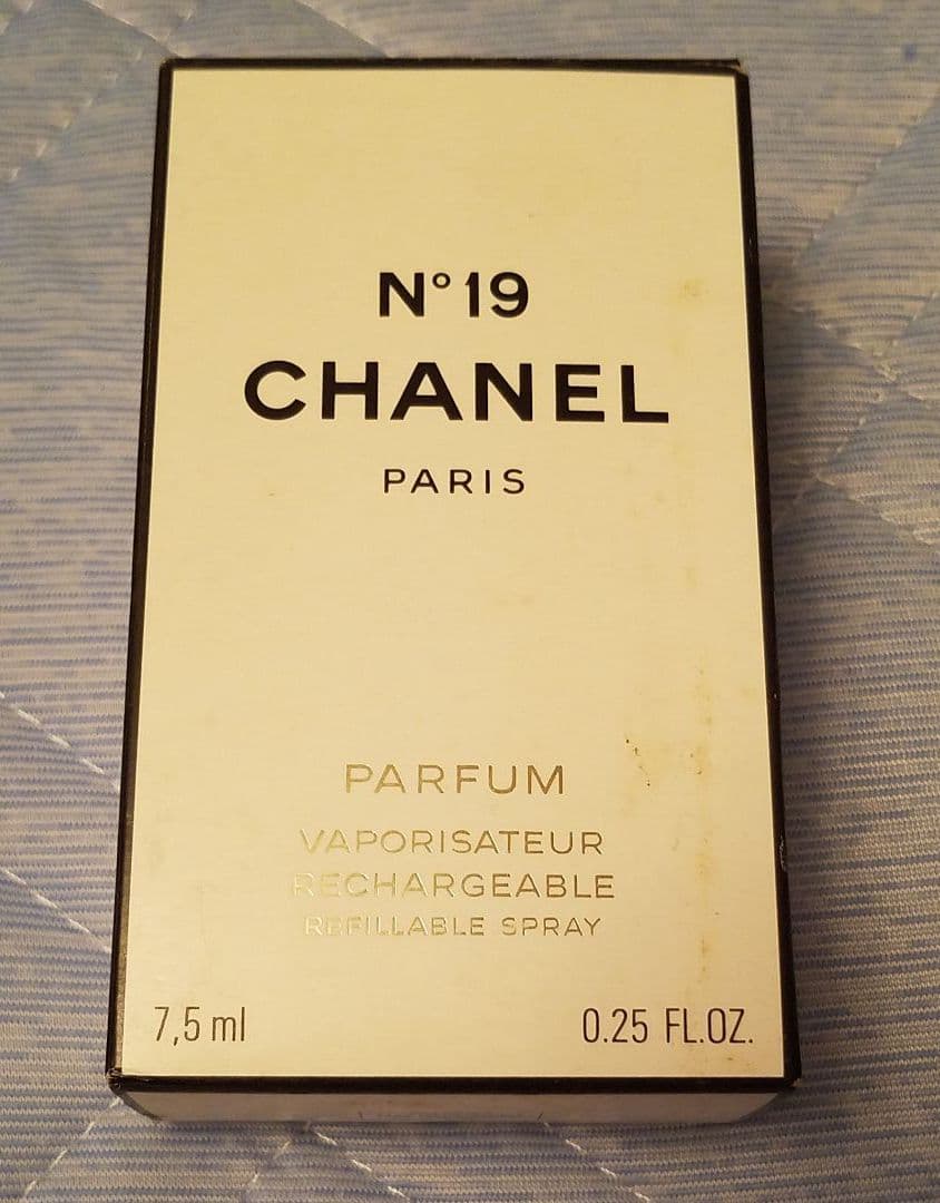 【激レア珍品】CHANEL №19 携帯アトマイザー