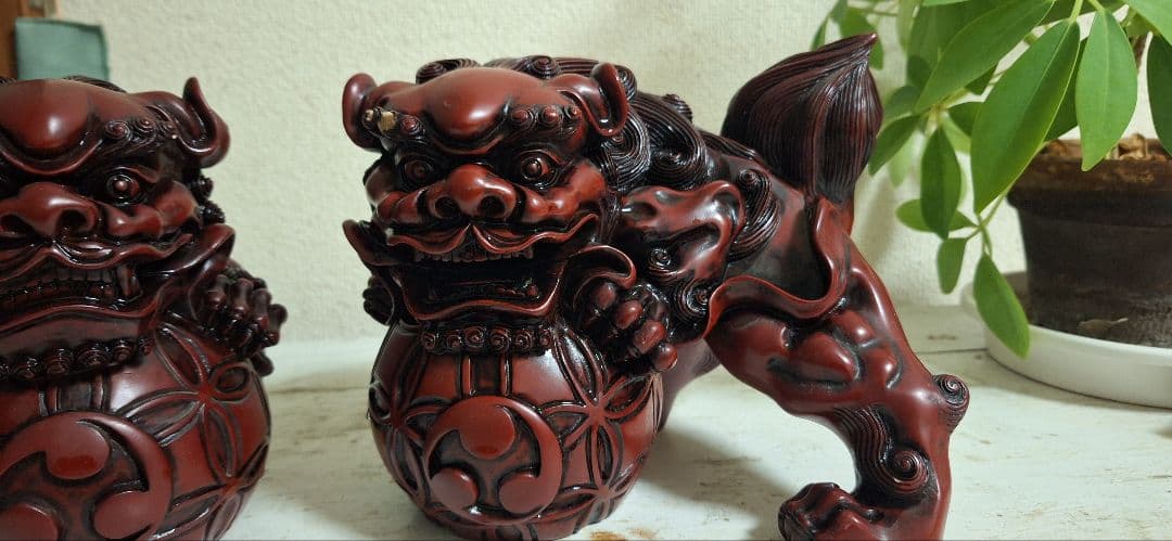 玉乗りシーサー　獅子　魔よけ　玉乗り獅子置物 開運 魔除け 縁起物 骨董品　沖縄