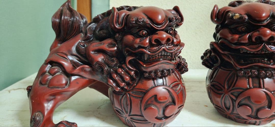 玉乗りシーサー　獅子　魔よけ　玉乗り獅子置物 開運 魔除け 縁起物 骨董品　沖縄