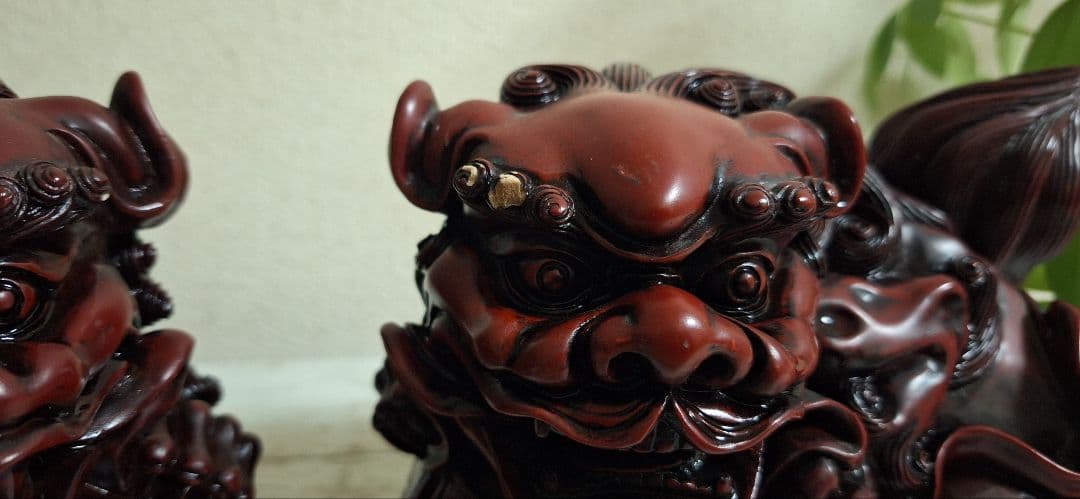 玉乗りシーサー　獅子　魔よけ　玉乗り獅子置物 開運 魔除け 縁起物 骨董品　沖縄