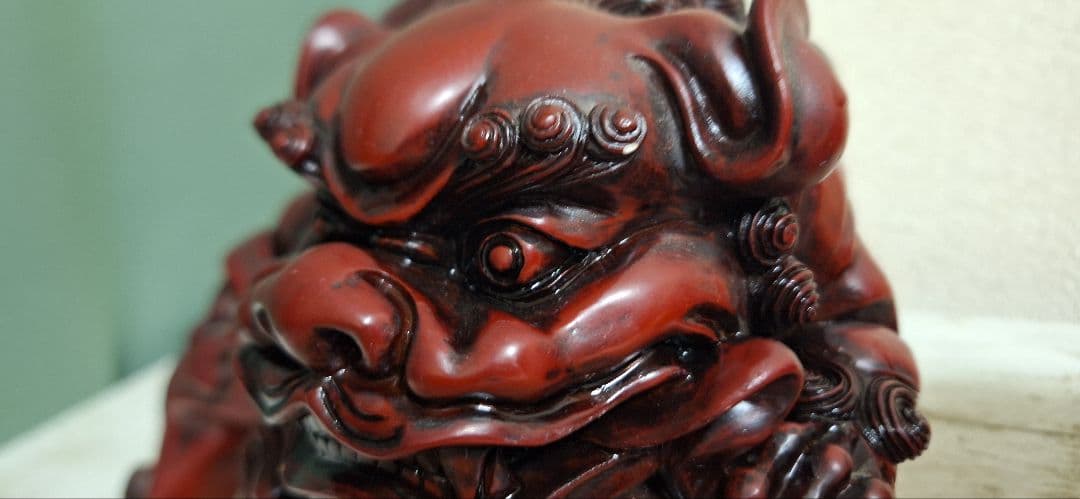 玉乗りシーサー　獅子　魔よけ　玉乗り獅子置物 開運 魔除け 縁起物 骨董品　沖縄