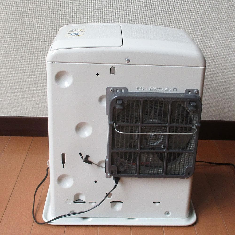 【使用少】単身ワンルームに　コンパクトなダイニチ石油ファンヒーター　9～12畳