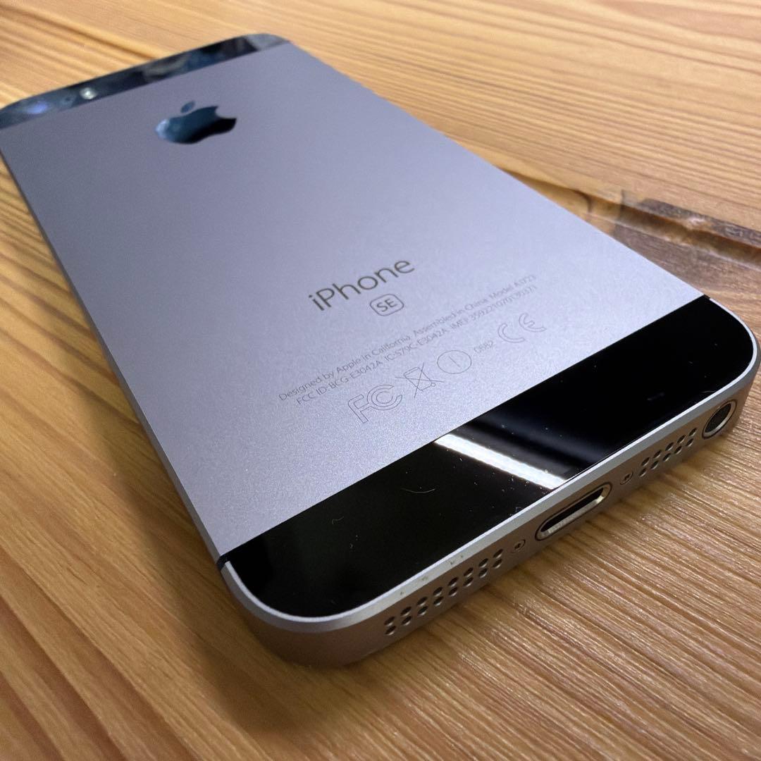 iPhoneSE 64GB スペースグレイMLM62J/A バッテリー83%