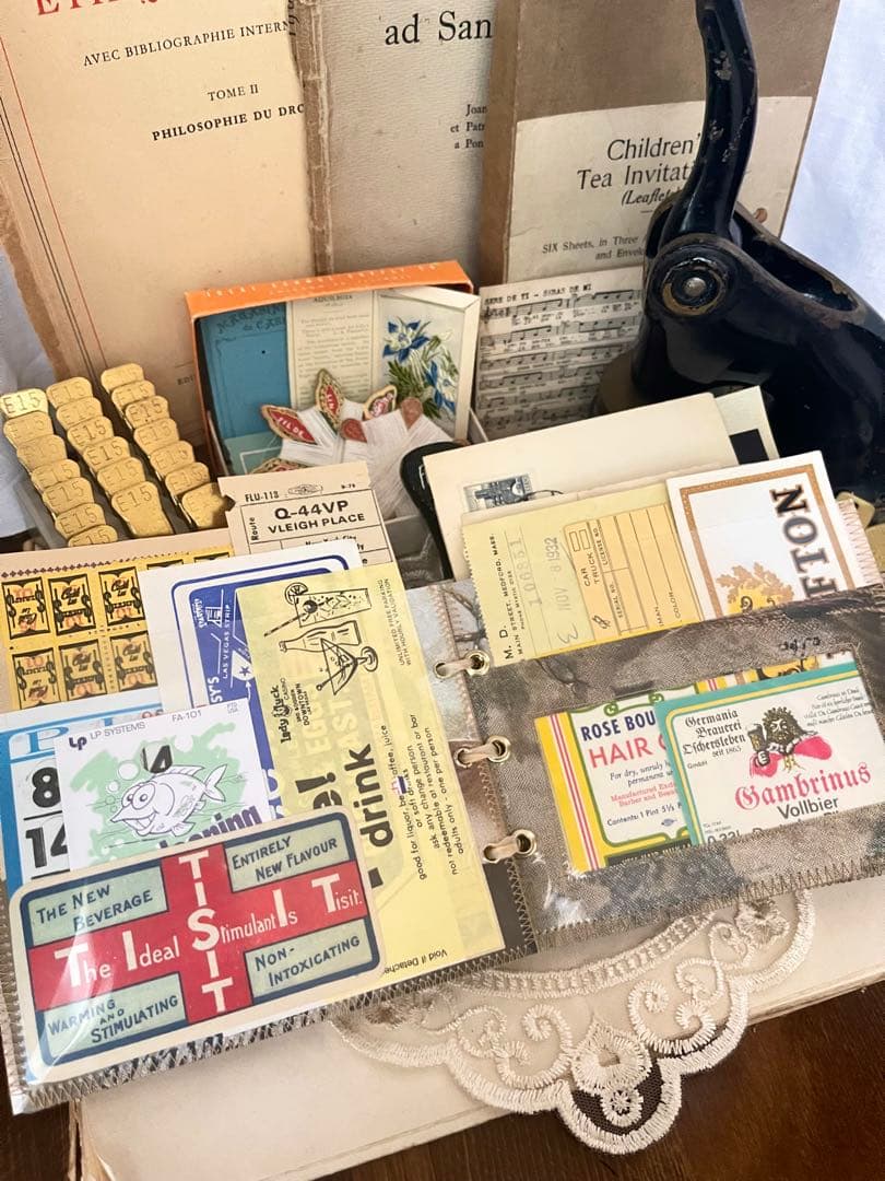 紙モノおすそ分けファイル｜横型デザイン×小窓ポケット チャーム付き