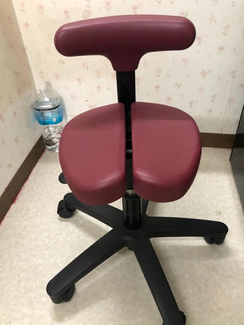 中古美品　Ayur Chair(アーユルチェアー)オクトパス レッド