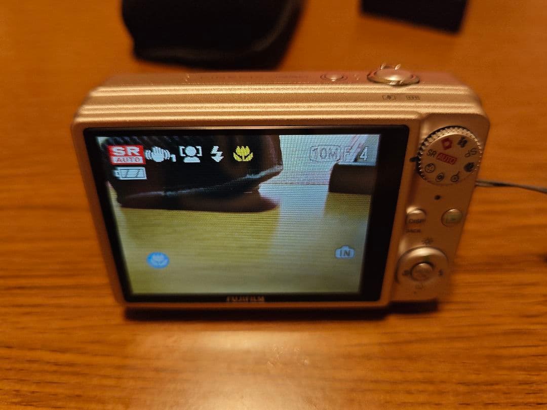 富士フィルム　FINEPIX J250 デジカメ　バッテリー 充電器 ケース