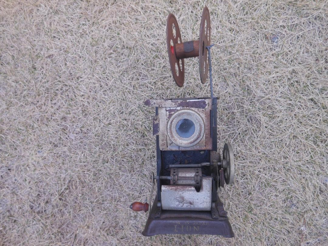 幻燈機　幻灯機　映写機　フィルム映写機　投影機　ライオン　LION