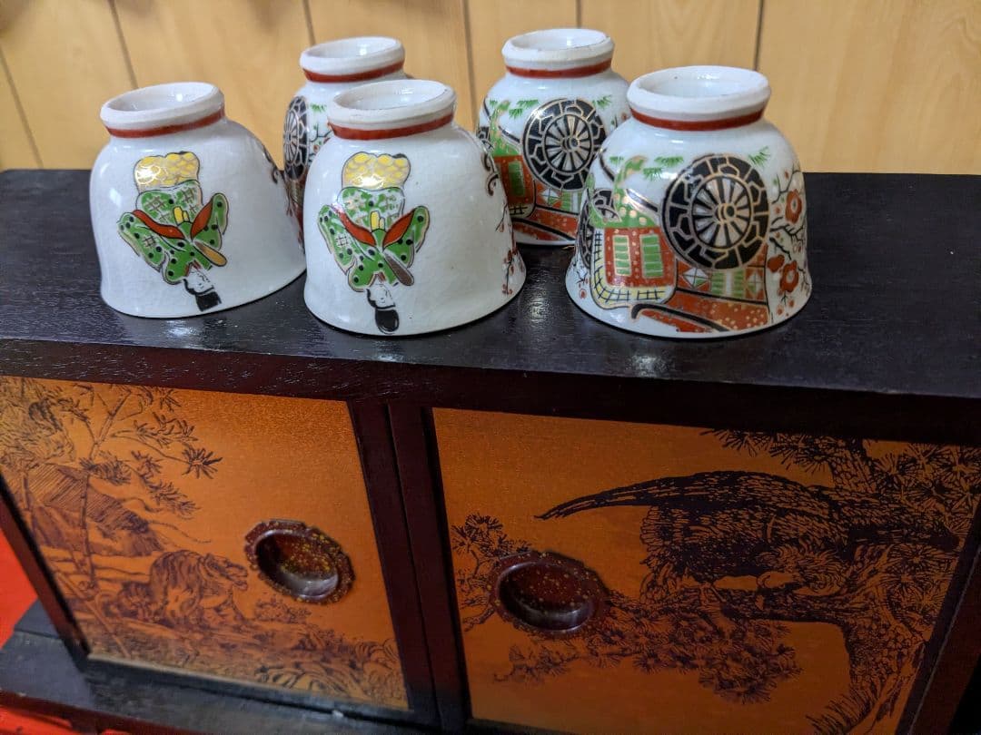 ミニ茶箪笥、九谷煎茶器揃い、宝瓶、湯呑み、湯冷まし揃い、美品！