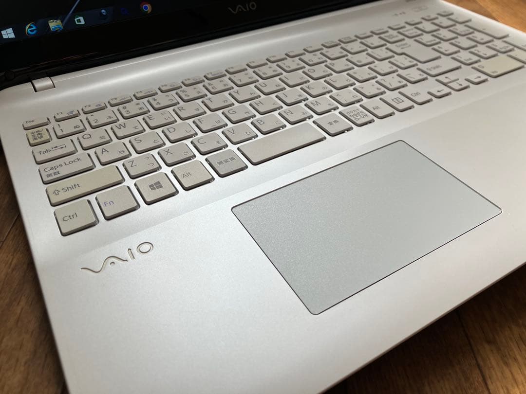 SONY ノートパソコン　バイオ　VAIO 白　15.5型　中古美品