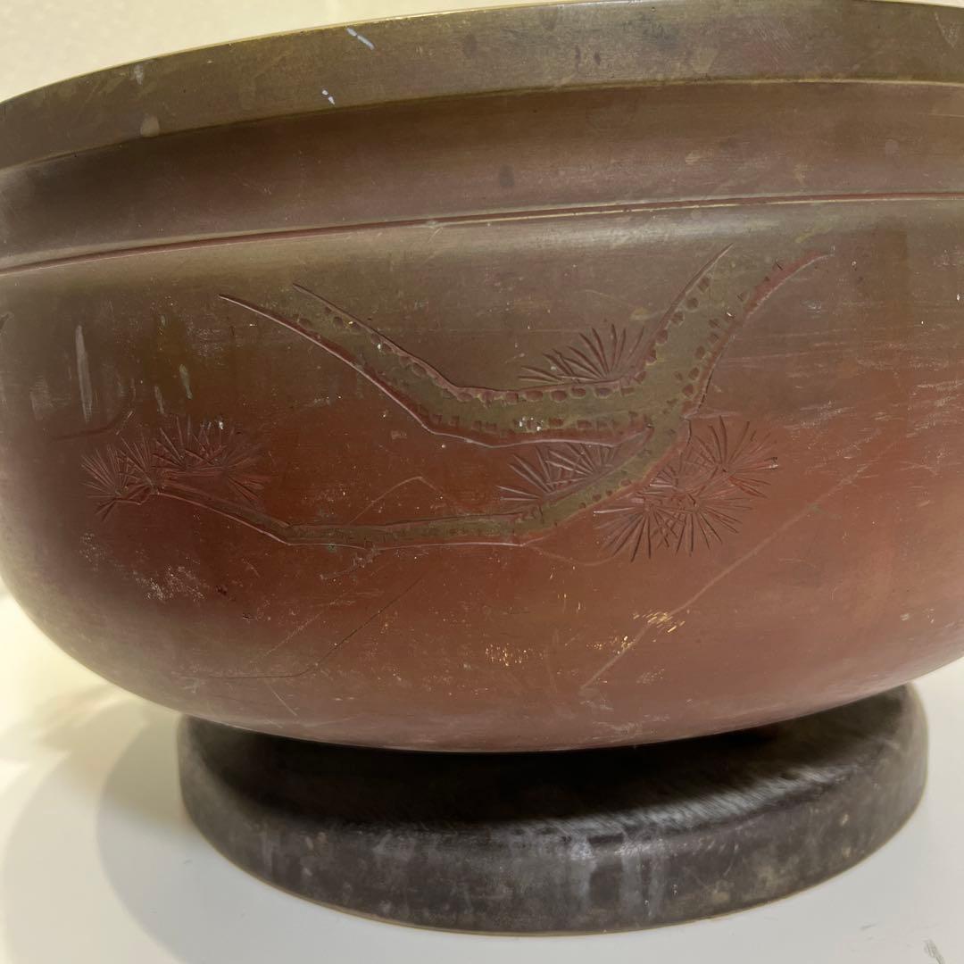 い*だ様 【趣のある逸品】銅製火鉢 鷹と松の彫刻付き　直径約42cm