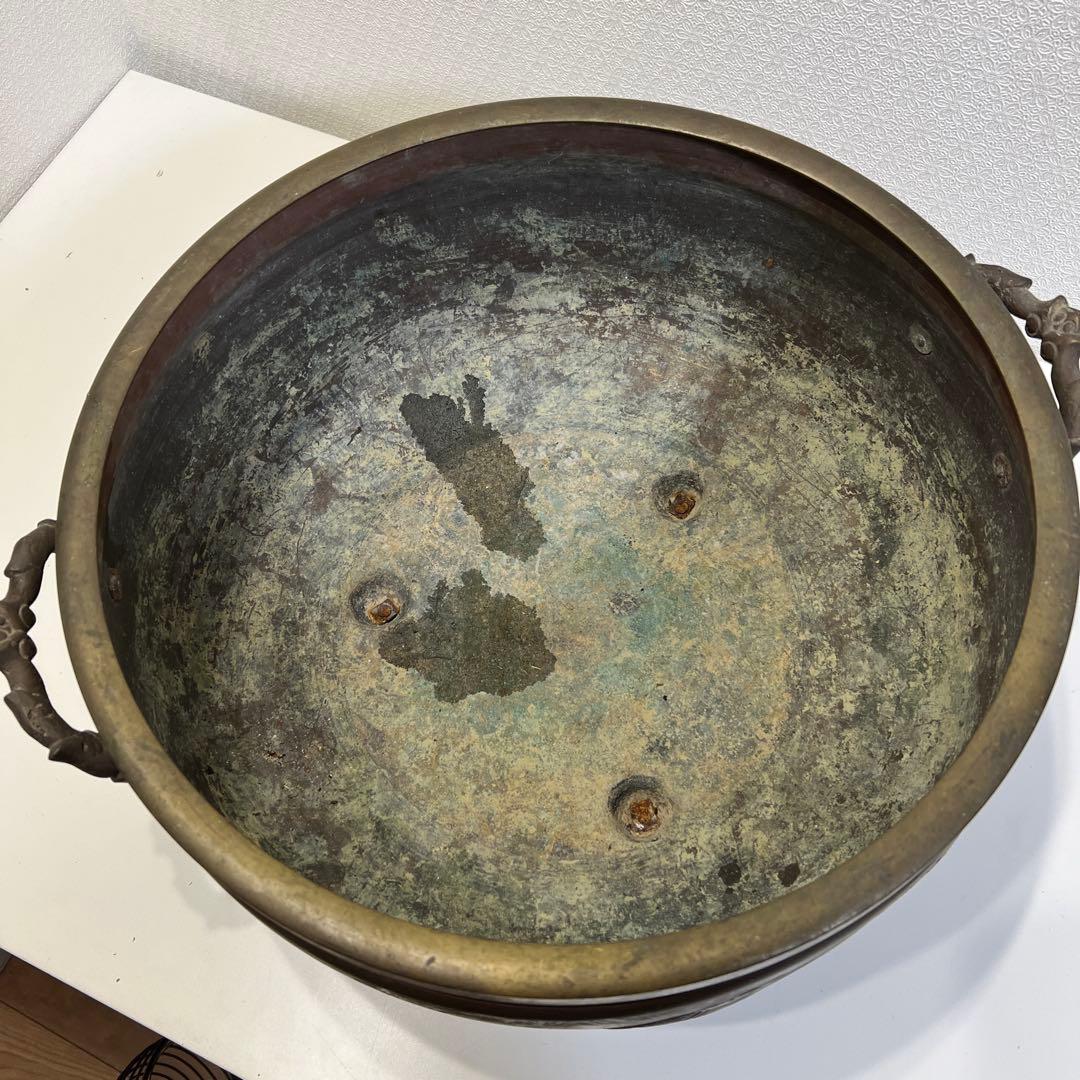い*だ様 【趣のある逸品】銅製火鉢 鷹と松の彫刻付き　直径約42cm