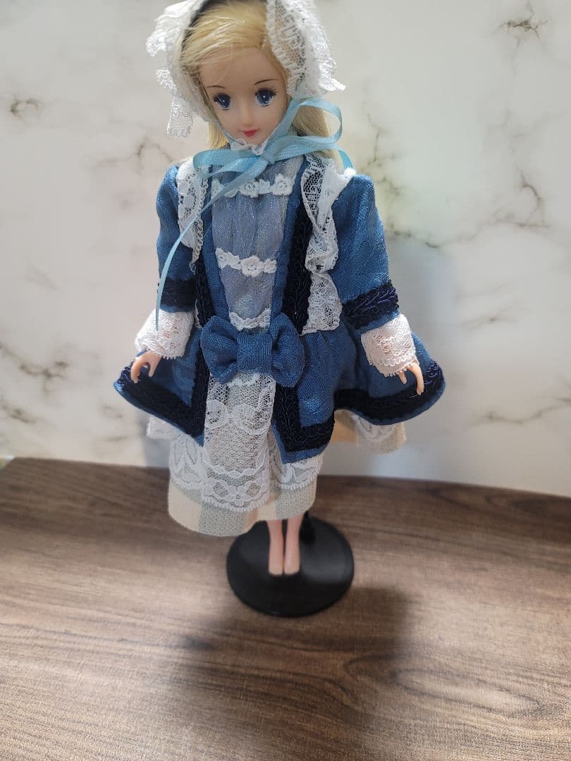 手作りドレスを着たジェニーフレンズ