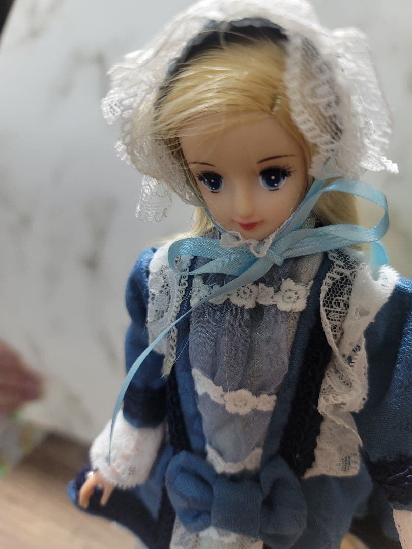 手作りドレスを着たジェニーフレンズ