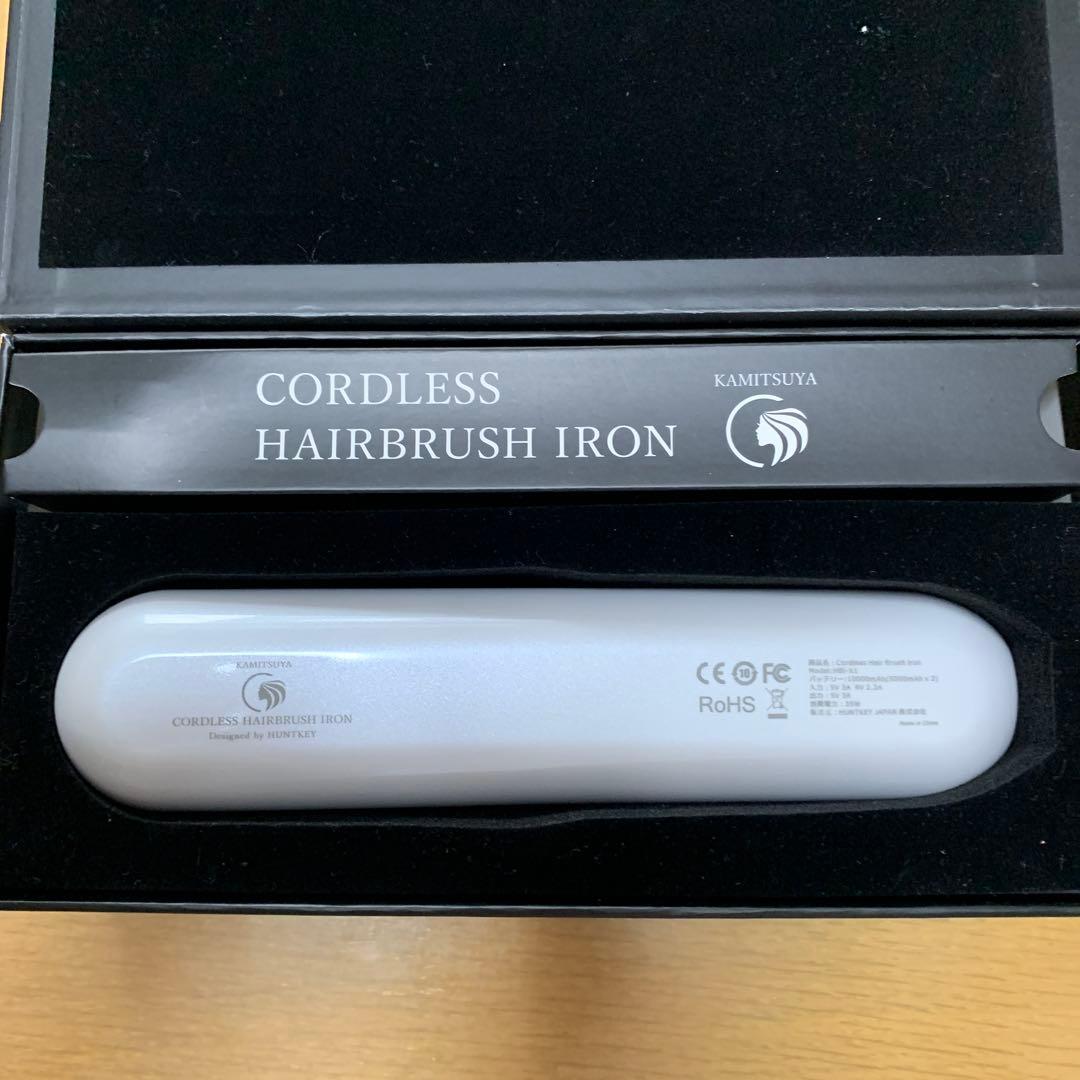 髪ツヤ　CORDLESS HAIRBRUSH IRON ホワイト