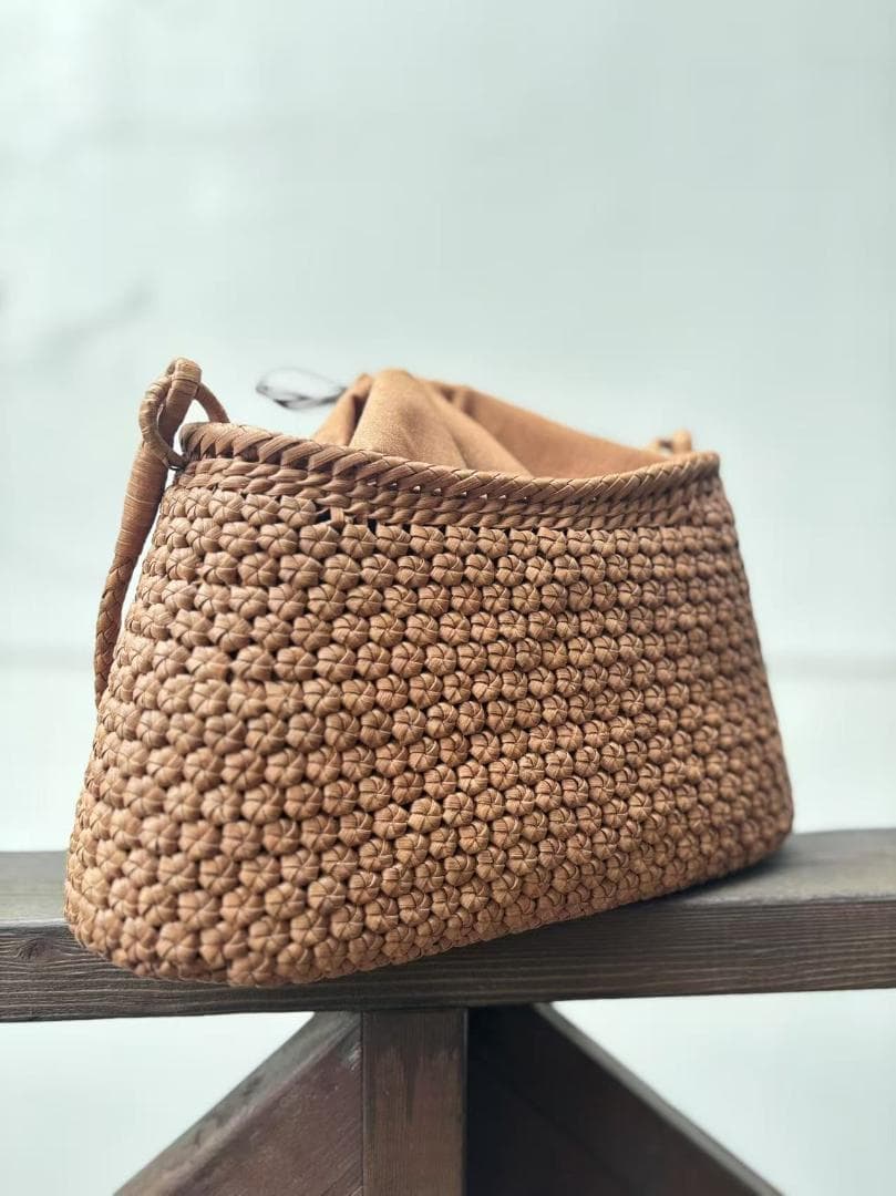 山葡萄籠バッグ　手作り　小粒花編み　巾着タイプ内布　肩掛けタイプ