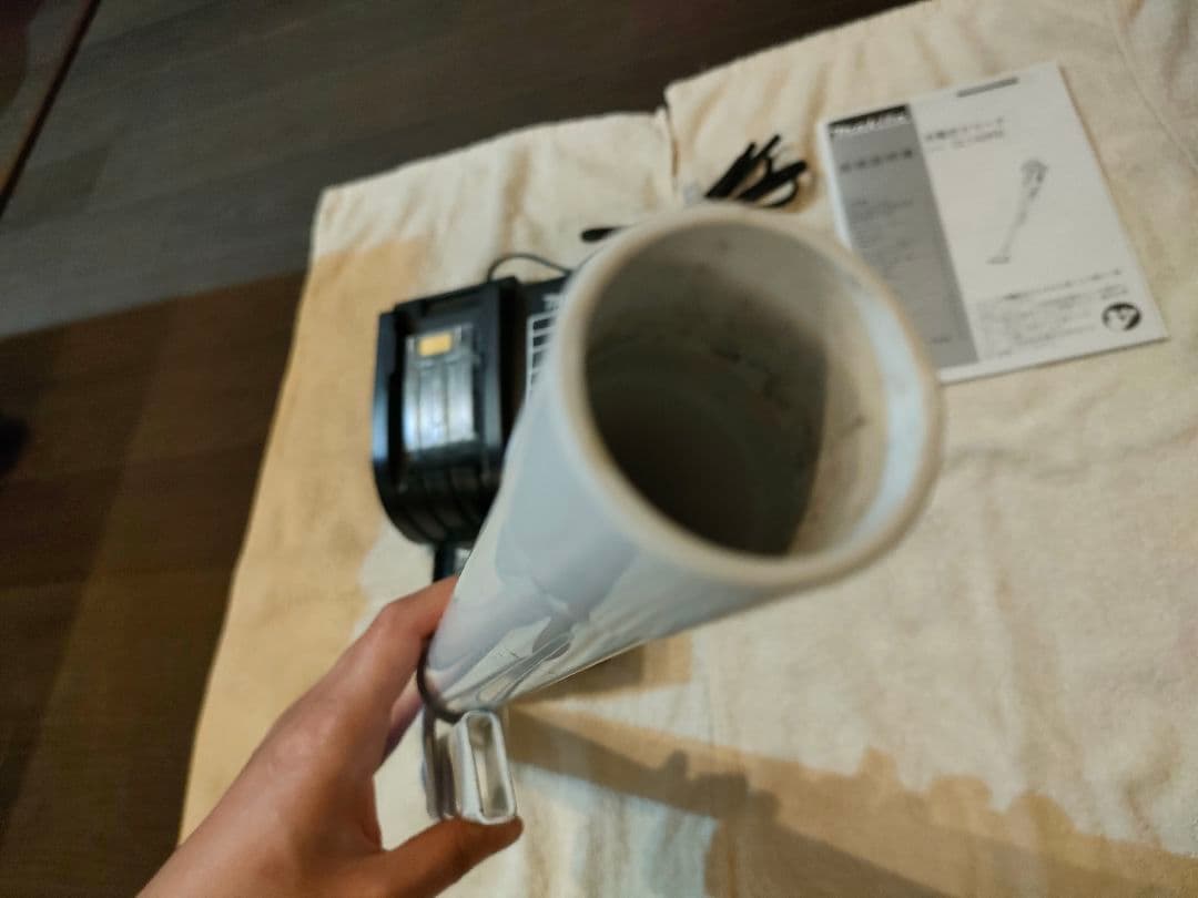 【直樹】Makita 充電式スティッククリーナー 本体 充電器付き掃除機