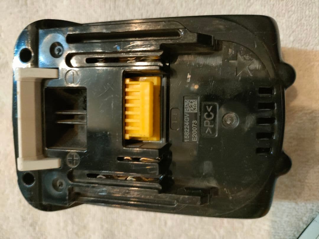 【直樹】Makita 充電式スティッククリーナー 本体 充電器付き掃除機