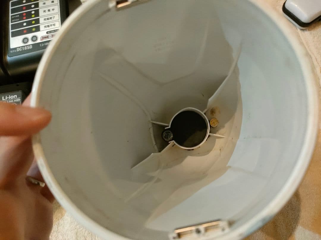 【直樹】Makita 充電式スティッククリーナー 本体 充電器付き掃除機