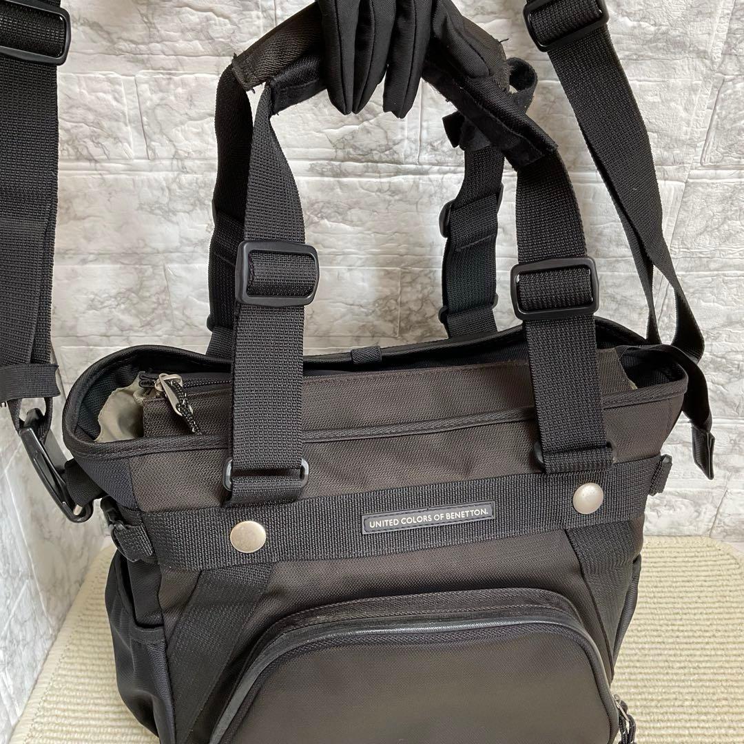 【美品】BENETTON カメラショルダーバッグ 多機能ポケット付き