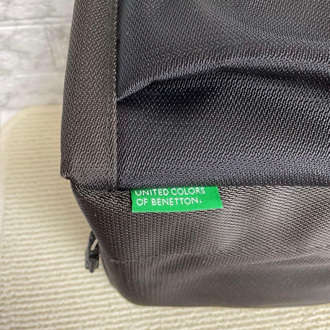 【美品】BENETTON カメラショルダーバッグ 多機能ポケット付き