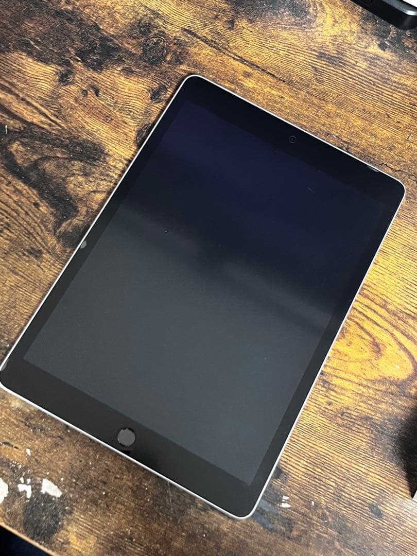 iPad 第9世代　wifi + セルラーモデル　64GB