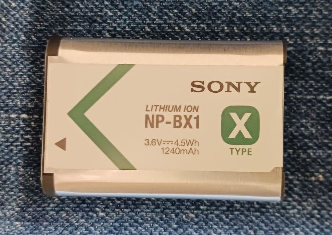 SONY Cyber-shot DSC-RX100 初代　(コンデジ)