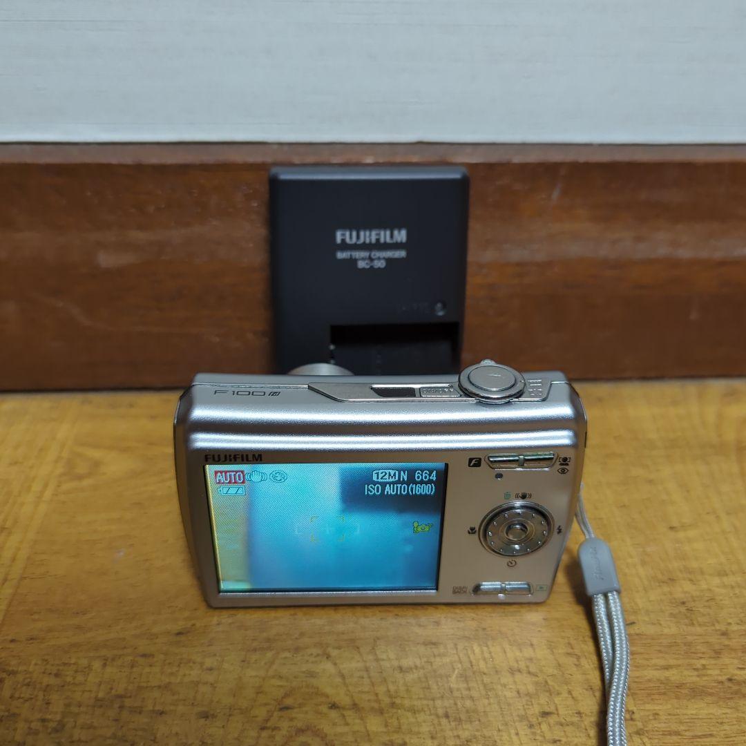 Fujifilm FinePix F100コンパクトデジタルカメラ