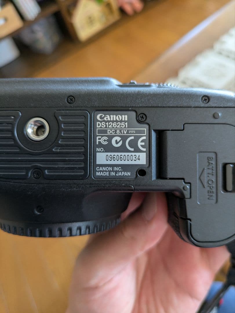 Canon eos 7D 実動品 充電器、バッテリー、8Gカード付