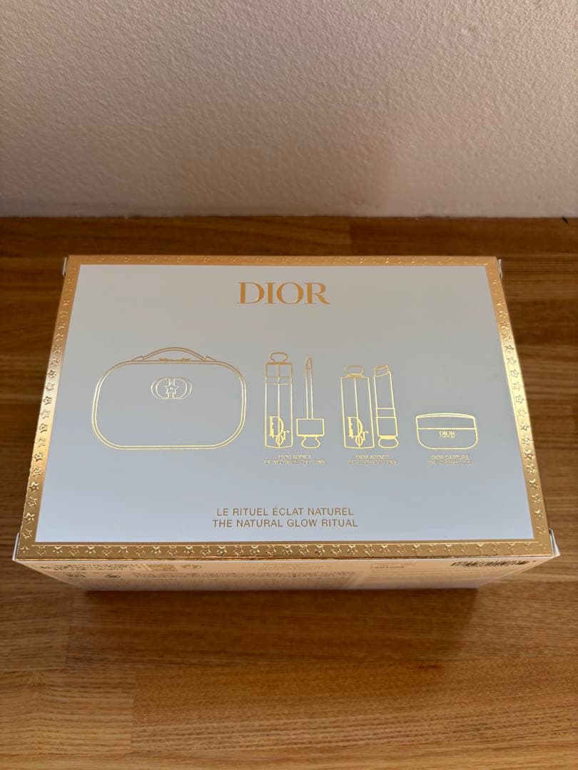 早い者勝ちです Dior クリスマスコフレ　2025 ショッパー付き 人気商品
