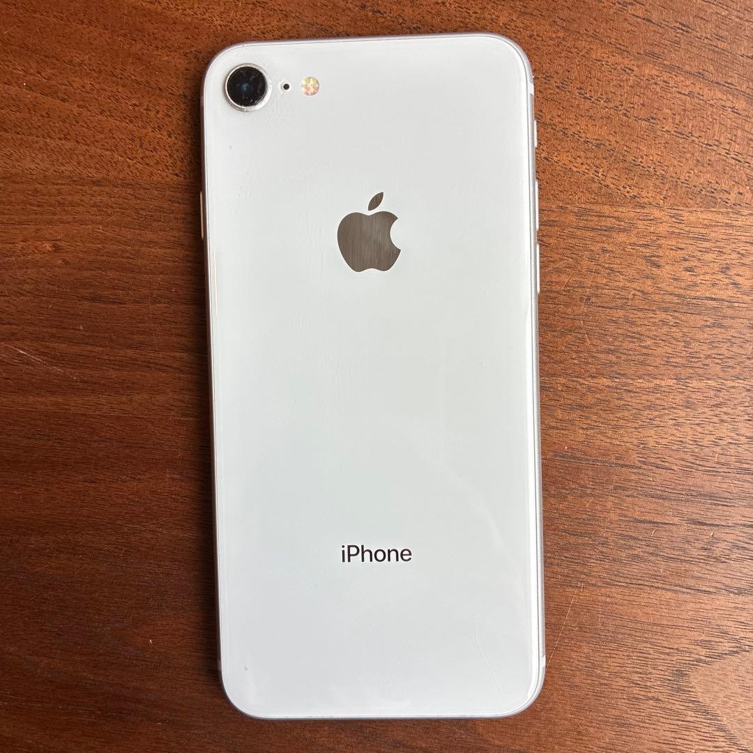 iPhone8 本体　ホワイト