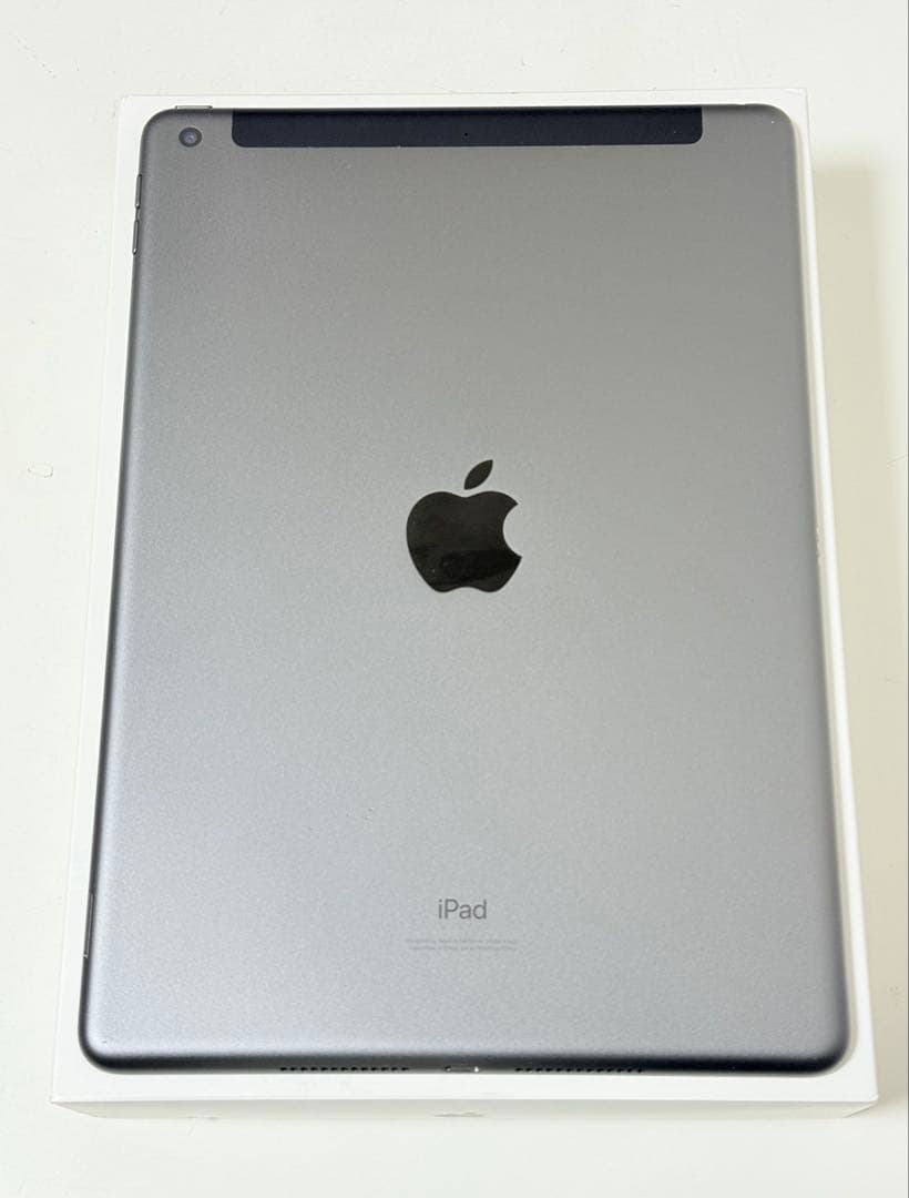 iPad 第8世代　128GB Wi-Fi + Cellularモデル