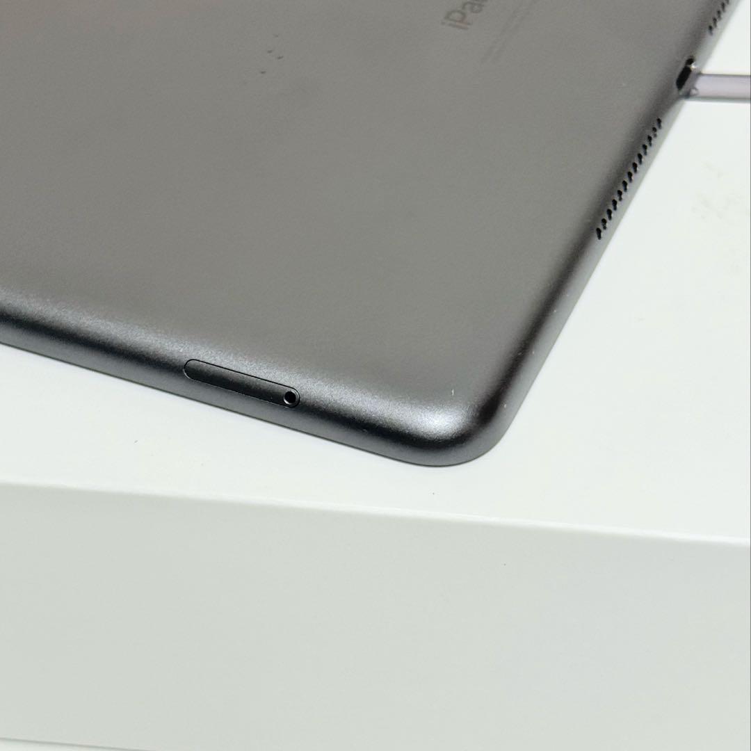 iPad 第8世代　128GB Wi-Fi + Cellularモデル