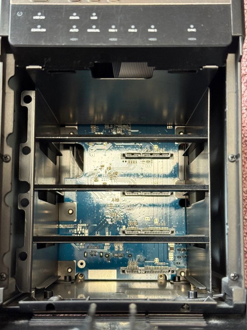 Logitec 4BAYハードディスクケースLHR-4BNHEU3中古