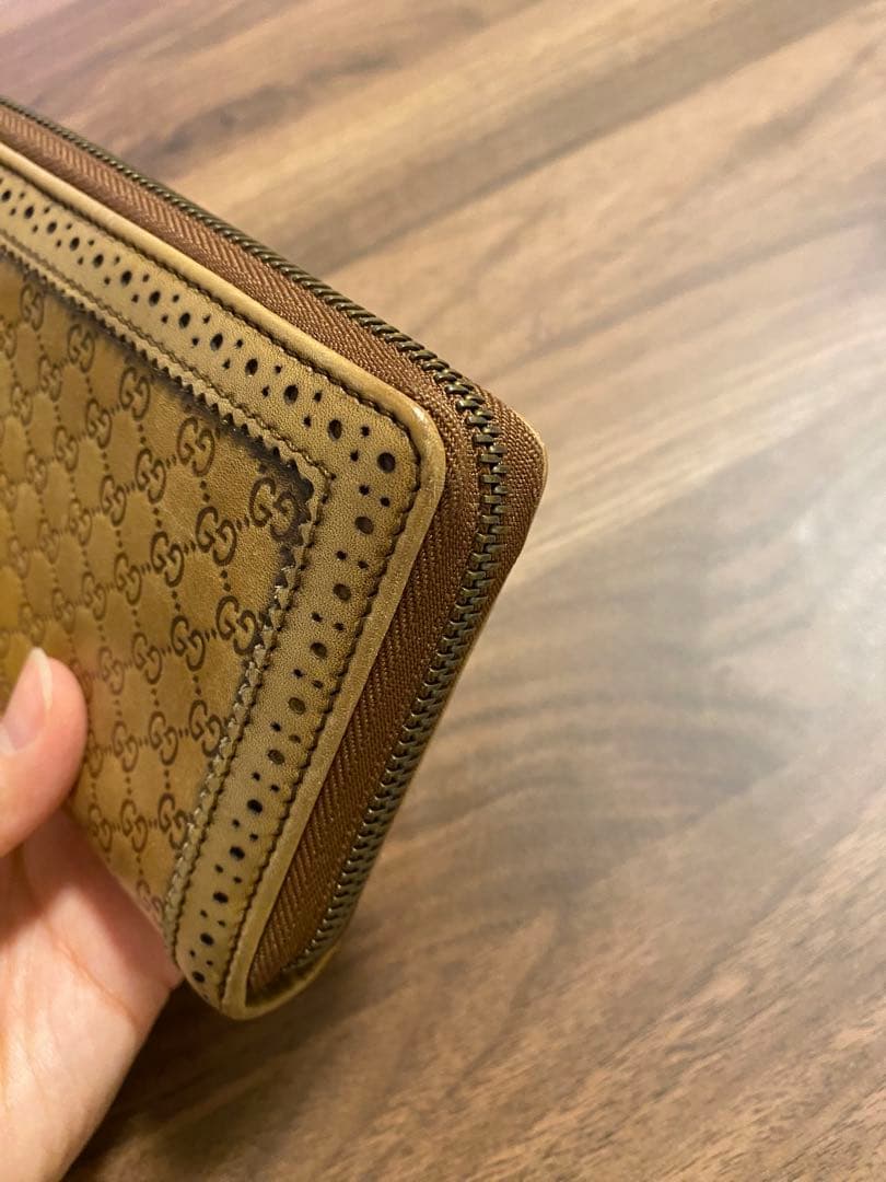 Gucci ベージュレザー財布