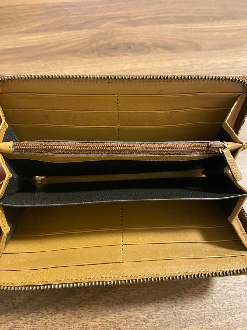 Gucci ベージュレザー財布