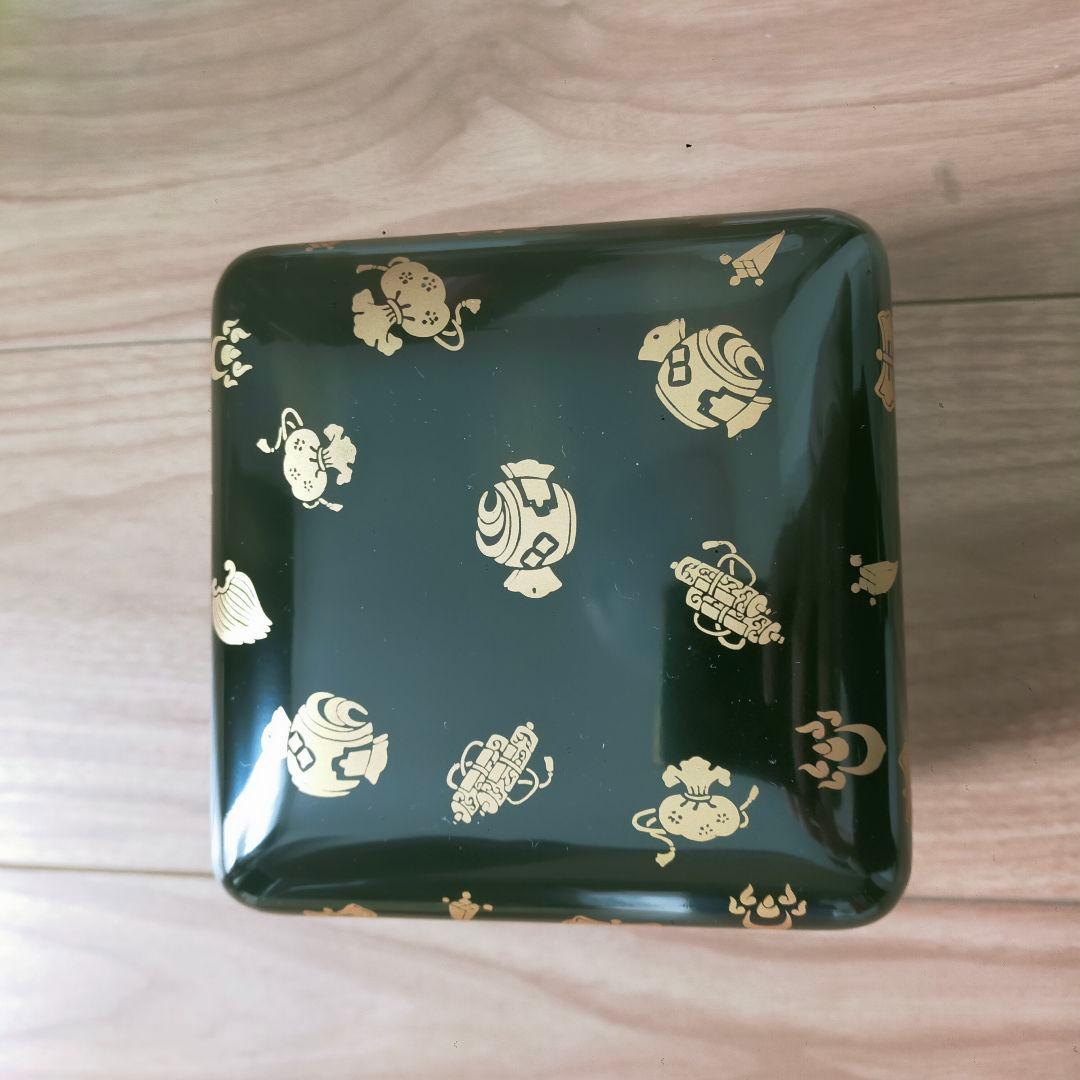 会津塗 黒色のミニ重箱 二層 金色模様