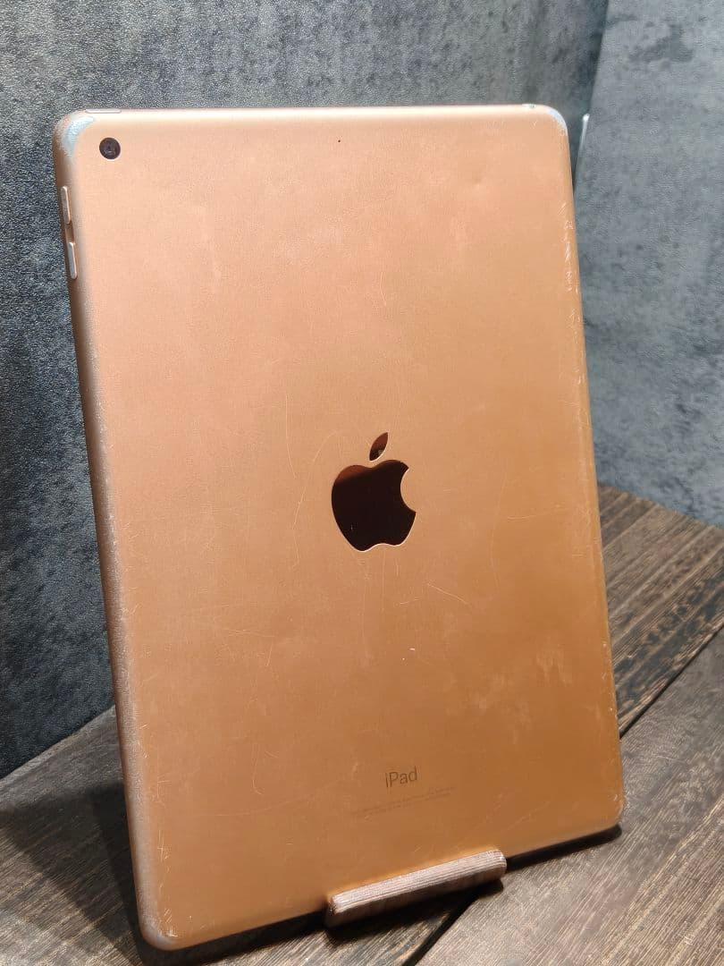 iPad 第6世代　 32GB タブレット 3579