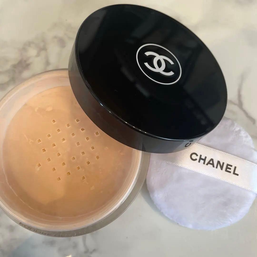 美品☆CHANEL POUDRE UNIVERSELLE LIBRE ♯30