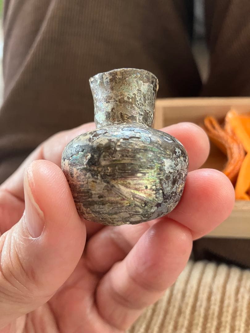 古代ローマン・グラス「銀化小壷」　サイズ高さ3.8cm